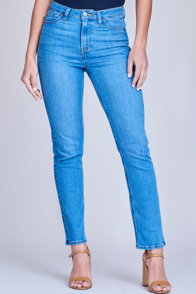 mujer usando blue boyfriend jeans marca aarnik