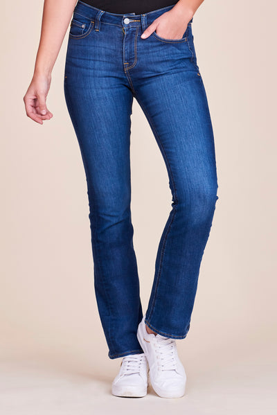 jeans de mezclilla sustentable corte flare marca aarnikjeans